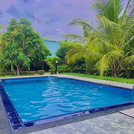 Serenity Lake Resort Yala Тисамахарама Екстериор снимка