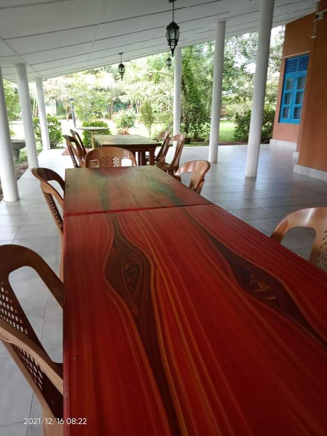 Serenity Lake Resort Yala Тисамахарама Екстериор снимка