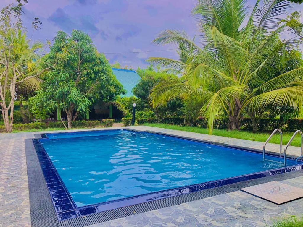 Serenity Lake Resort Yala Тисамахарама Екстериор снимка