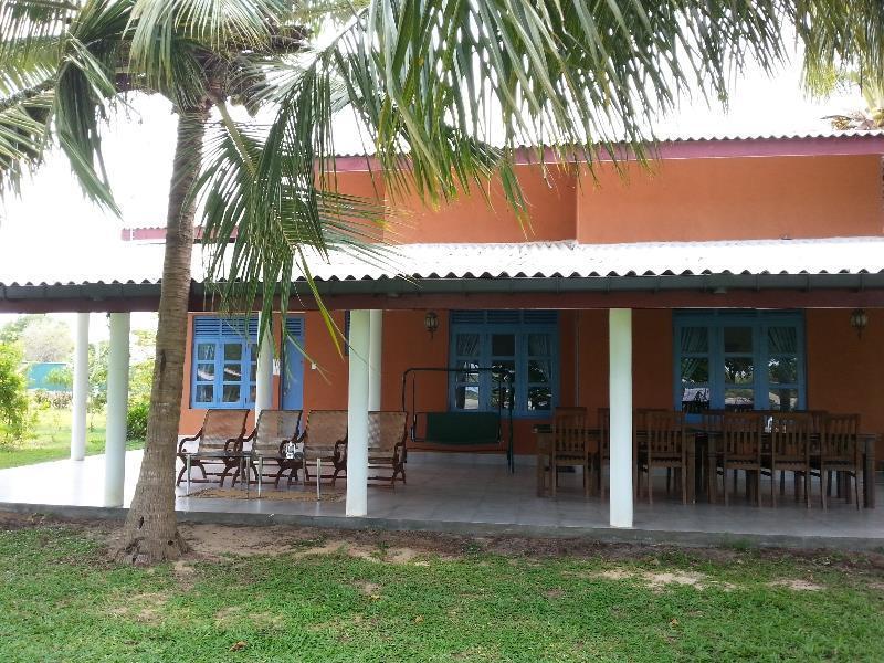 Serenity Lake Resort Yala Тисамахарама Екстериор снимка