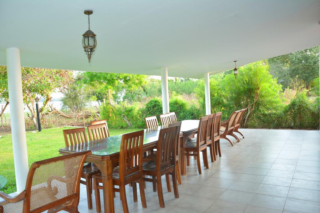 Serenity Lake Resort Yala Тисамахарама Екстериор снимка