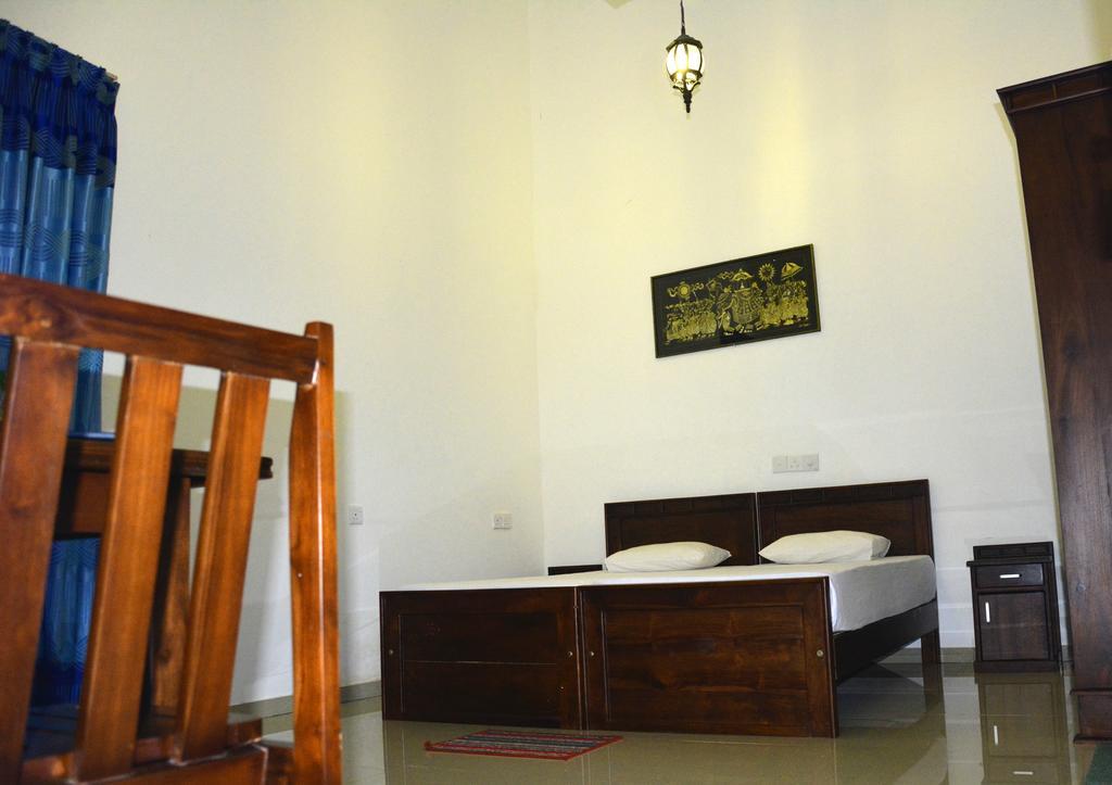 Serenity Lake Resort Yala Тисамахарама Екстериор снимка