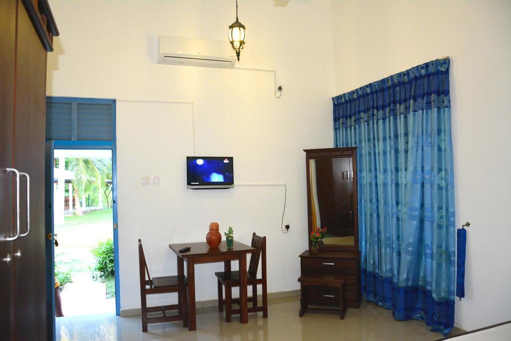 Serenity Lake Resort Yala Тисамахарама Екстериор снимка