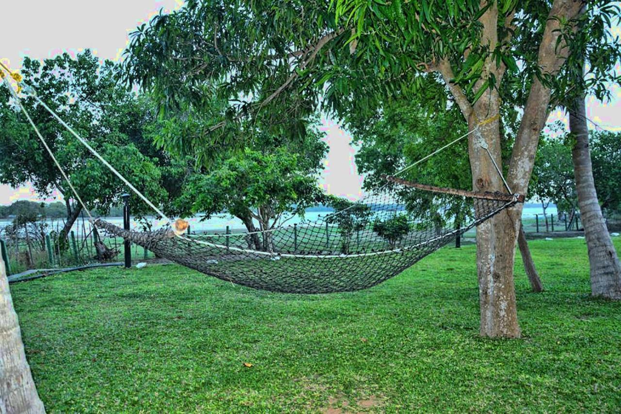 Serenity Lake Resort Yala Тисамахарама Екстериор снимка